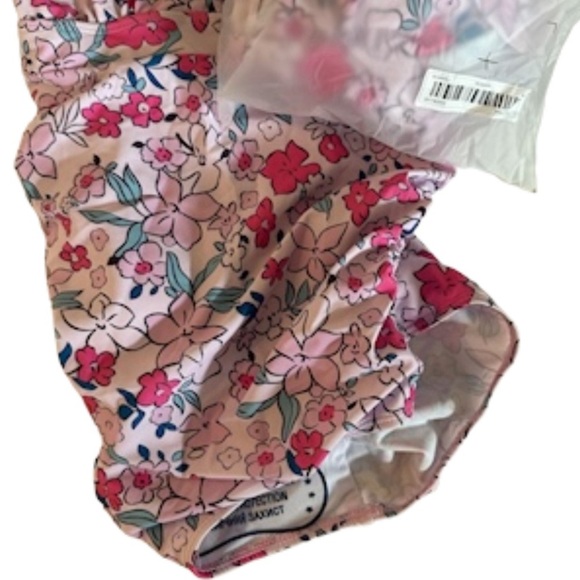 One Piece Swimsuit with Ruffled V-Neck with Open Hole Back - Picture 8 of 11